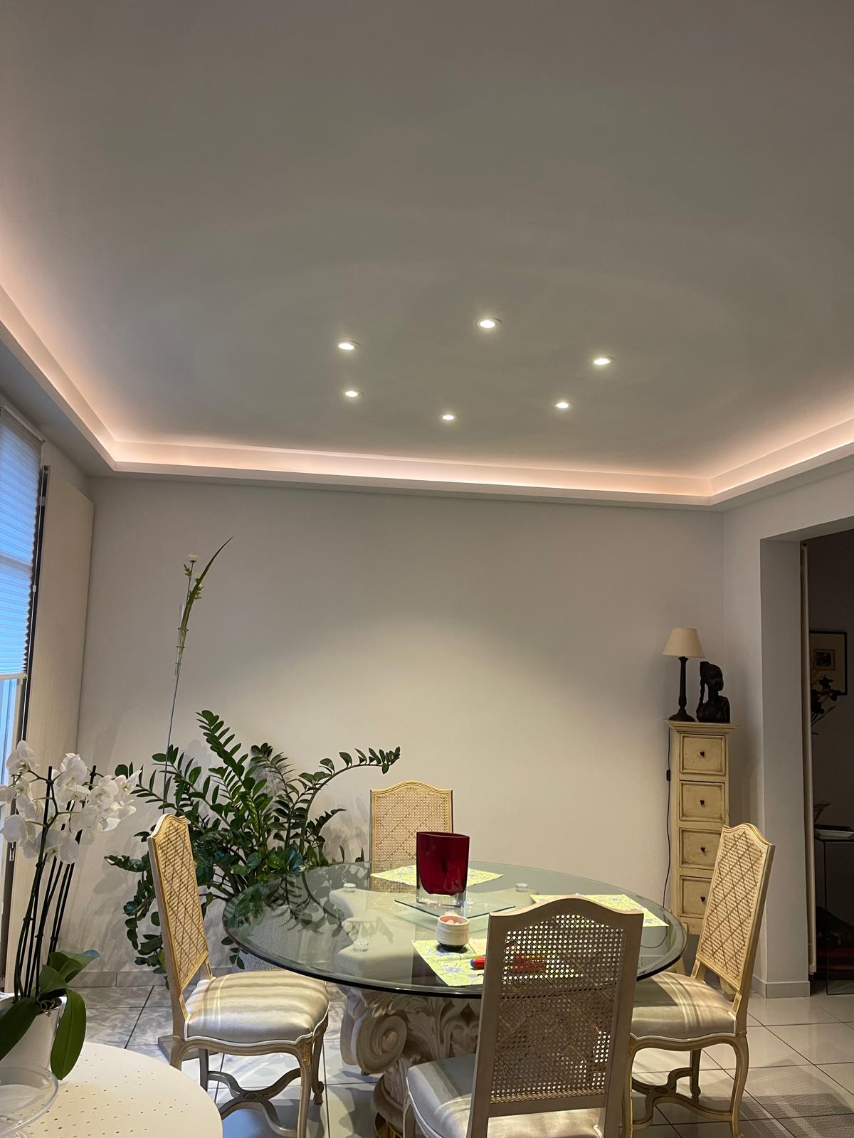 Mise en place d'un éclairage LED indirect sur faux plafond et spots encastrés
